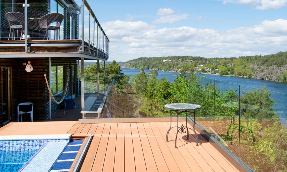 Omheind huis in Zweden Saltsöbaden