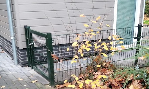Metalen poortje vakantiehuis Lunteren