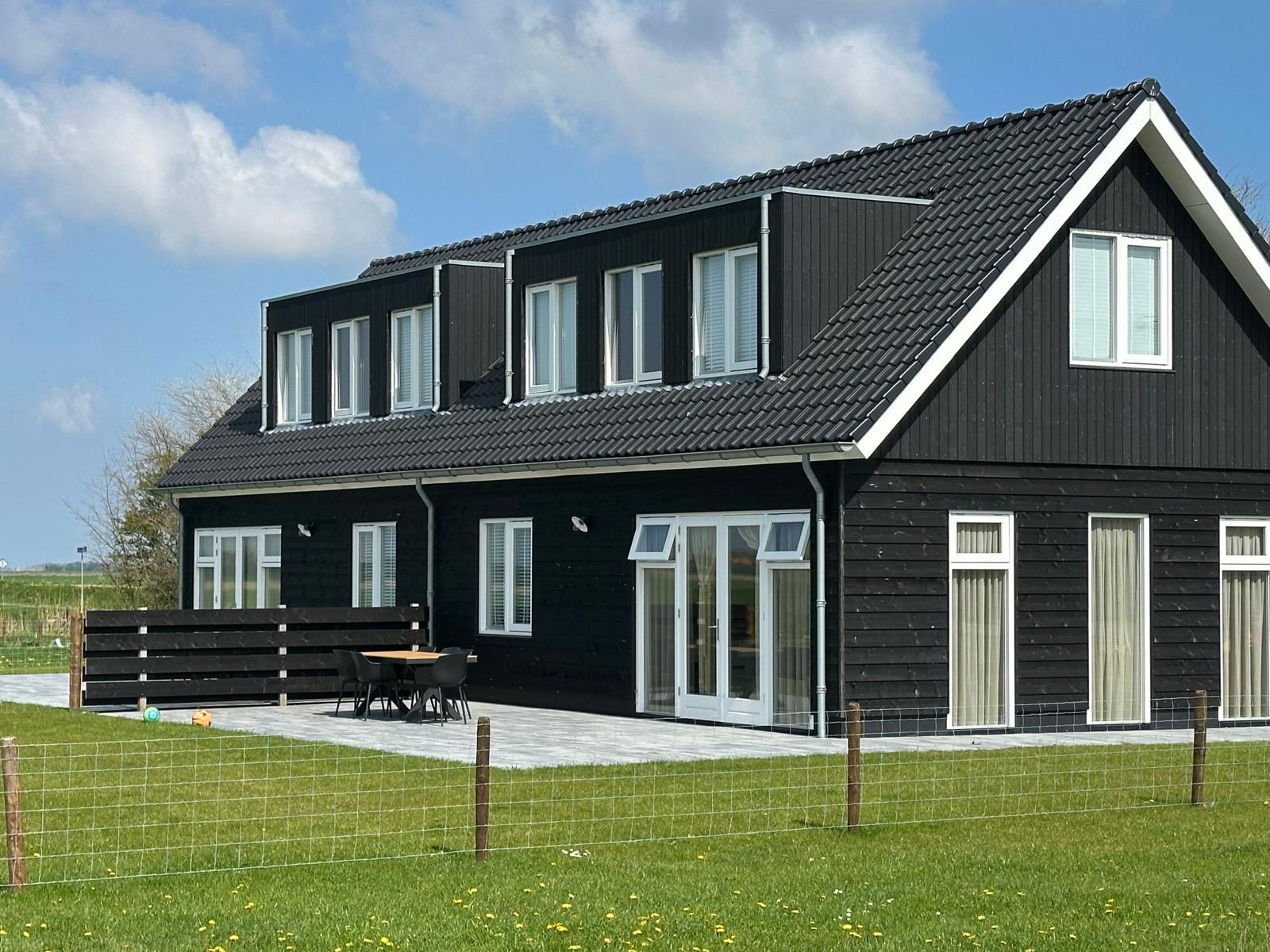 Vakantiehuis met omheinde tuin in De Cocksdorp (Nederland) 1 hond is welkom